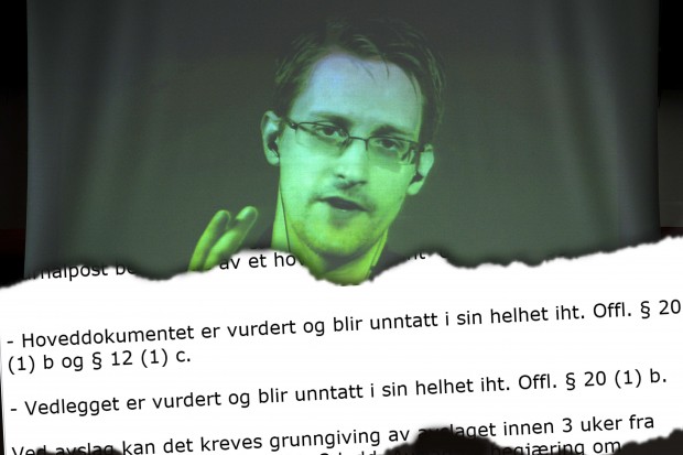 Innsynsavslag i Snowden-dokumenter (montasje): "Hoveddokumentet er vurdert og blir unntatt i sin helhet iht. Offl. § 20 (1) b og § 12 (1) c."